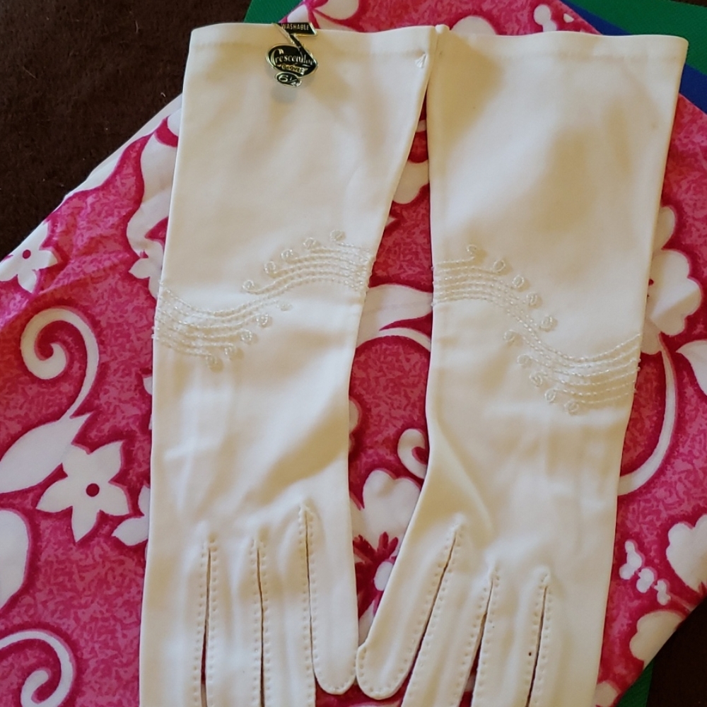 White evening gloves